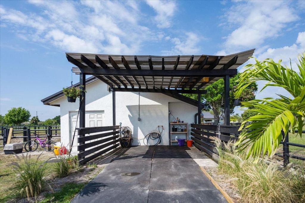 Image 31 of property listing at 2040 Galloway Trail, Wellington, FL 33414