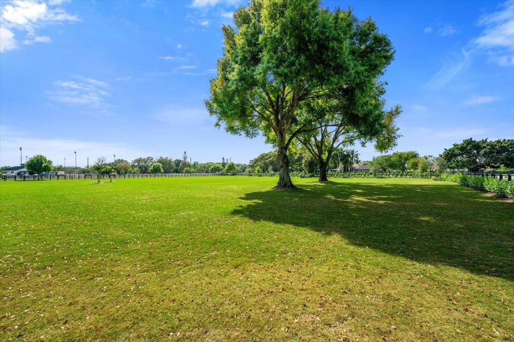 Image 32 of property listing at 2040 Galloway Trail, Wellington, FL 33414