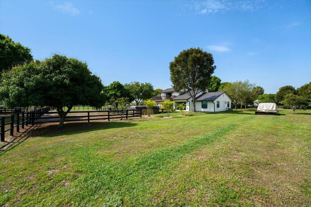 Image 34 of property listing at 2040 Galloway Trail, Wellington, FL 33414