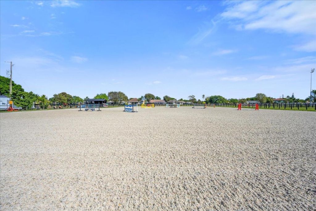 Image 4 of property listing at 2040 Galloway Trail, Wellington, FL 33414