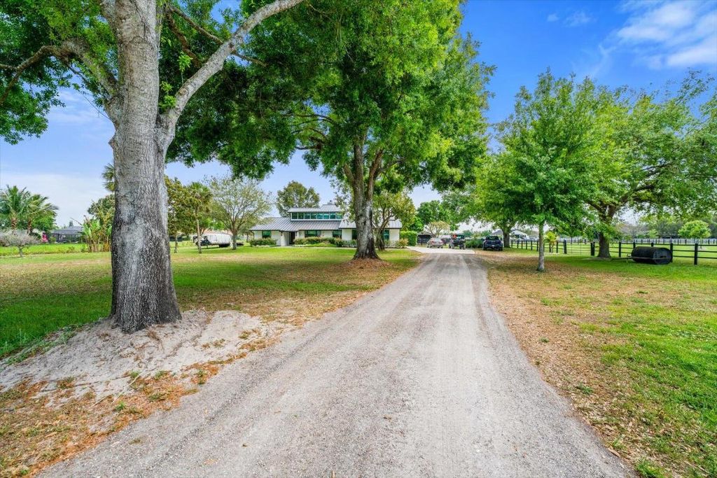 Image 44 of property listing at 2040 Galloway Trail, Wellington, FL 33414