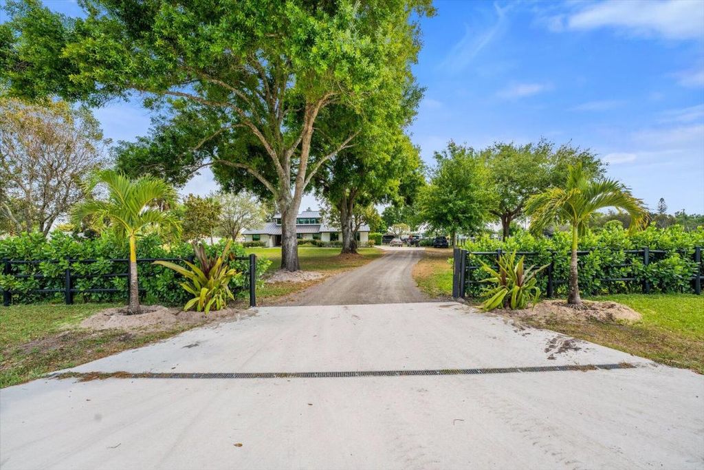 Image 45 of property listing at 2040 Galloway Trail, Wellington, FL 33414