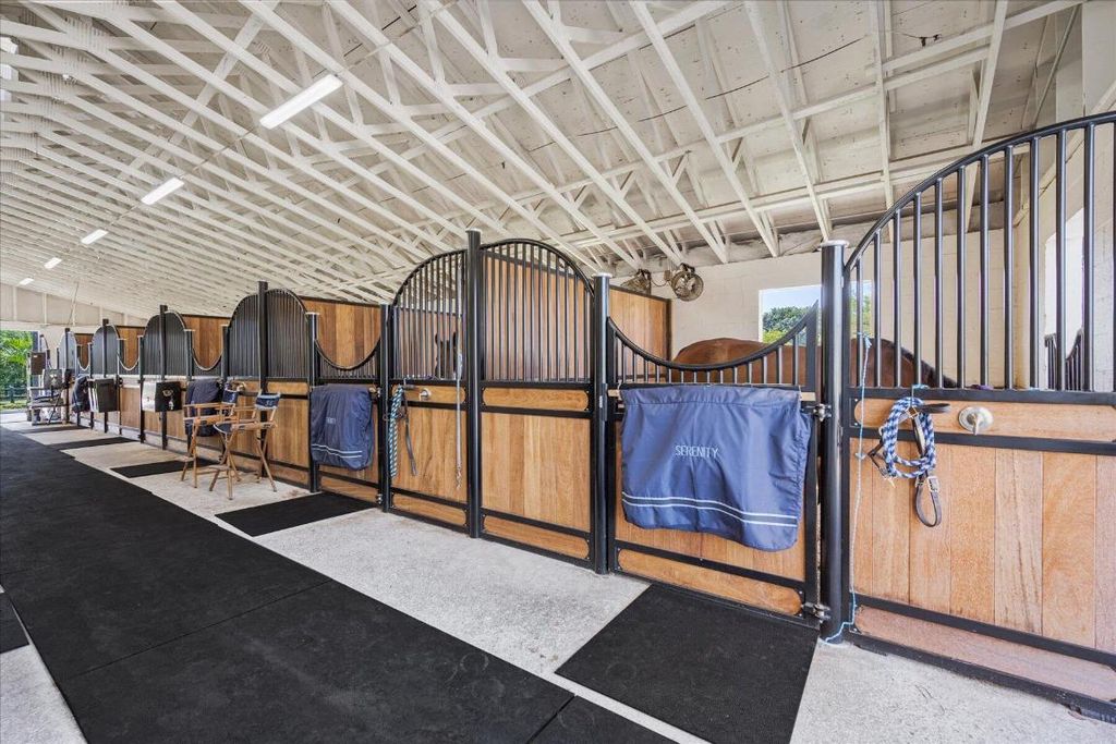 Image 7 of property listing at 2040 Galloway Trail, Wellington, FL 33414