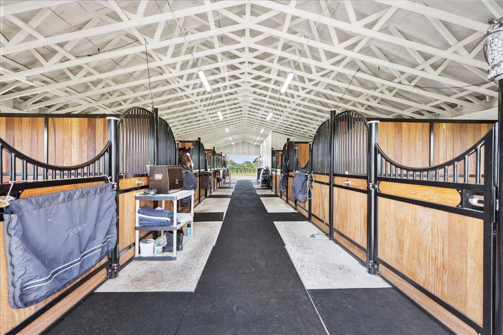 Image 8 of property listing at 2040 Galloway Trail, Wellington, FL 33414