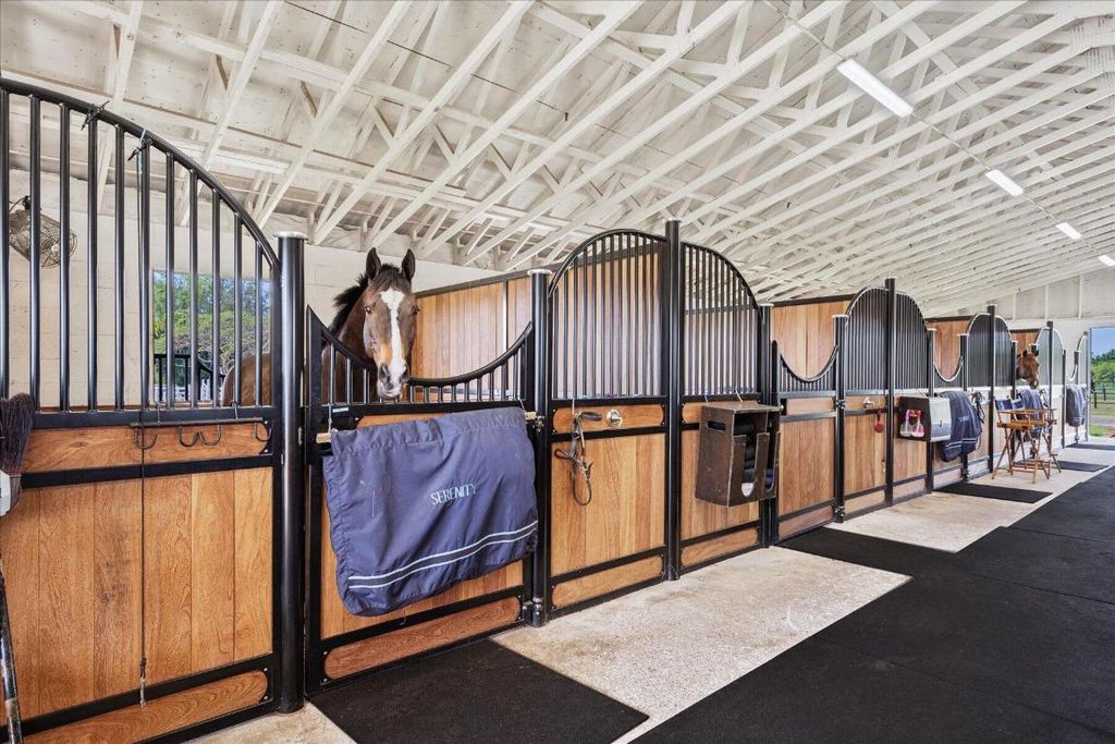 Image 9 of property listing at 2040 Galloway Trail, Wellington, FL 33414