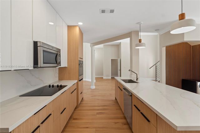 11032 NW 48th Ln, Doral, FL 33178