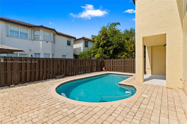 11032 NW 48th Ln, Doral, FL 33178