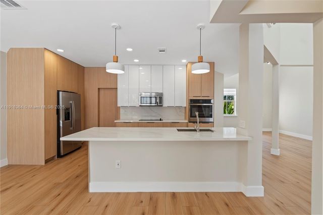 11032 NW 48th Ln, Doral, FL 33178