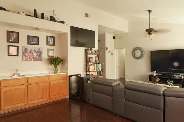 2108 N Apple Avenue, Rialto, CA 92377
