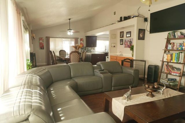 2108 N Apple Avenue, Rialto, CA 92377