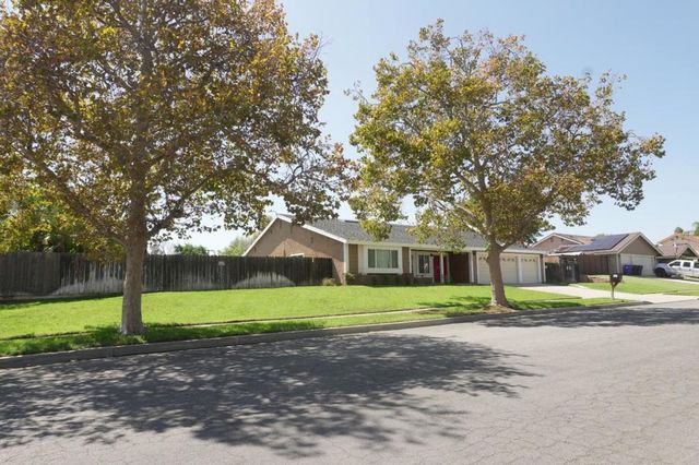 2108 N Apple Avenue, Rialto, CA 92377