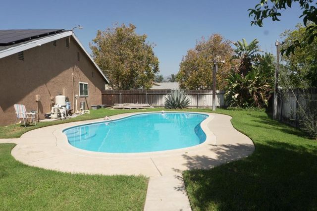 2108 N Apple Avenue, Rialto, CA 92377