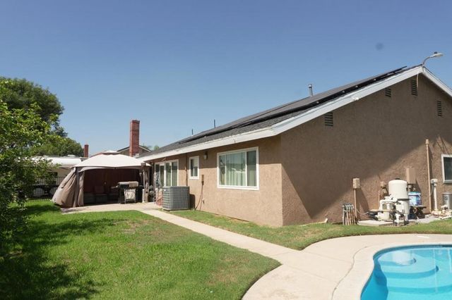 2108 N Apple Avenue, Rialto, CA 92377