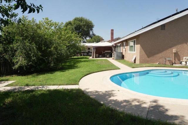 2108 N Apple Avenue, Rialto, CA 92377