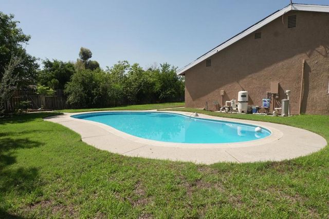 2108 N Apple Avenue, Rialto, CA 92377