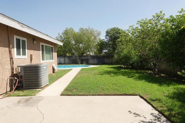 2108 N Apple Avenue, Rialto, CA 92377