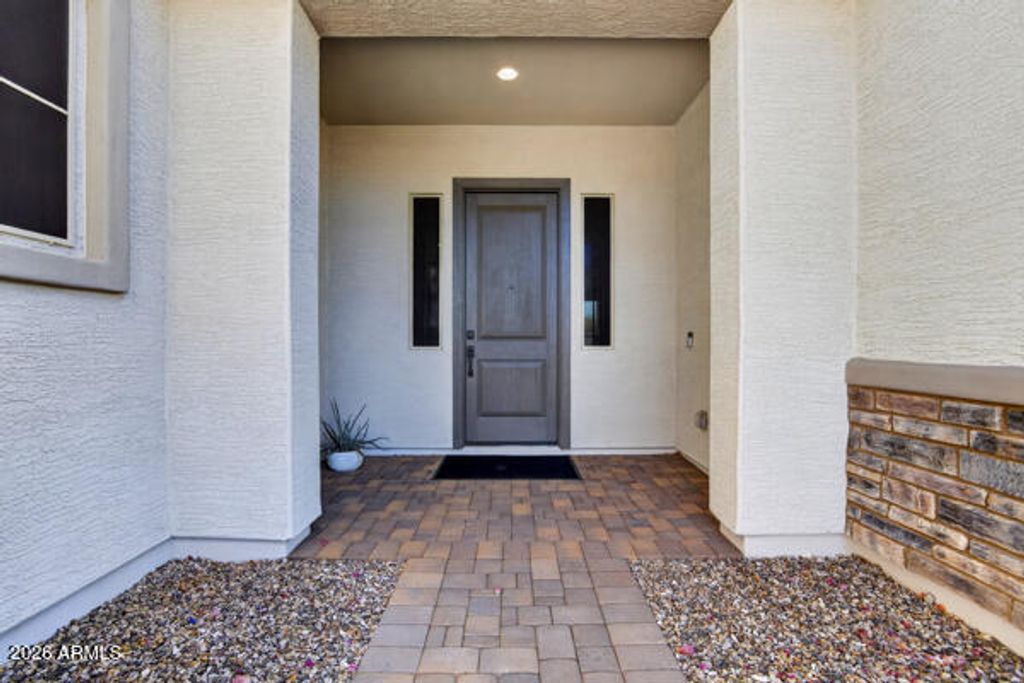 8804 W VERMONT Avenue, Glendale, AZ 85305 — photo 2