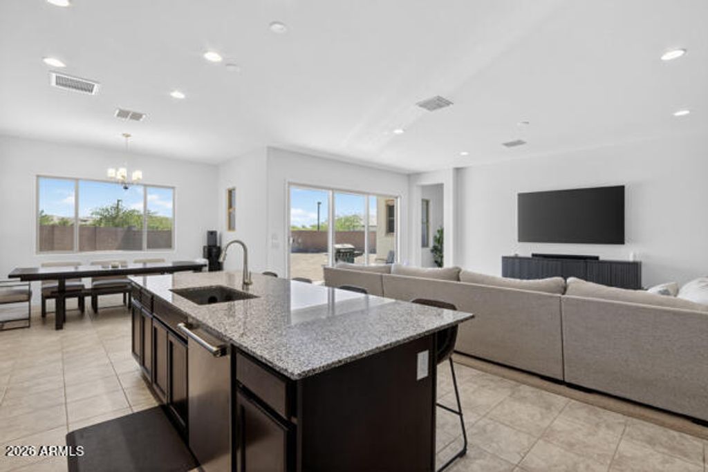 8804 W VERMONT Avenue, Glendale, AZ 85305 — photo 5