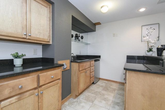 2217 Deer PATH, Waukesha, WI 53189