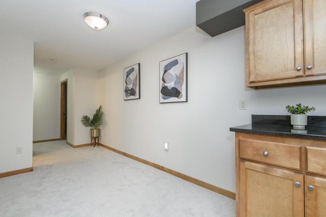 2217 Deer PATH, Waukesha, WI 53189