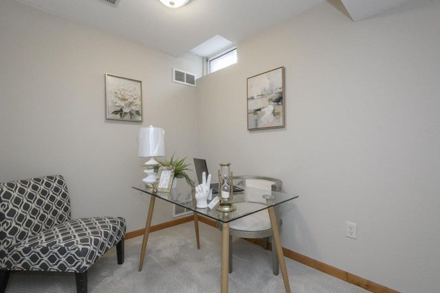 2217 Deer PATH, Waukesha, WI 53189