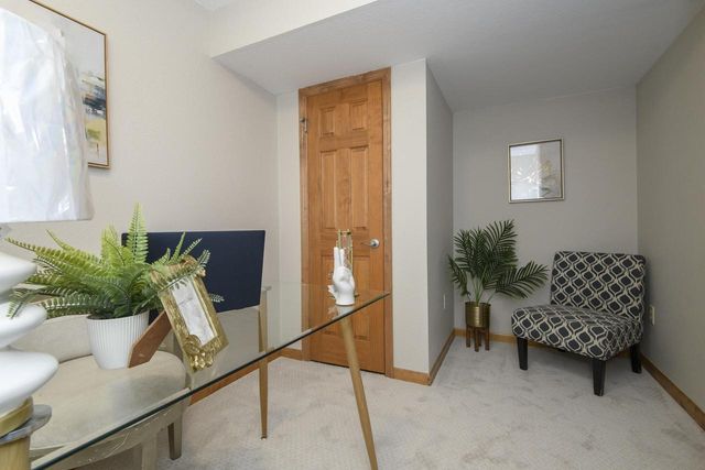 2217 Deer PATH, Waukesha, WI 53189