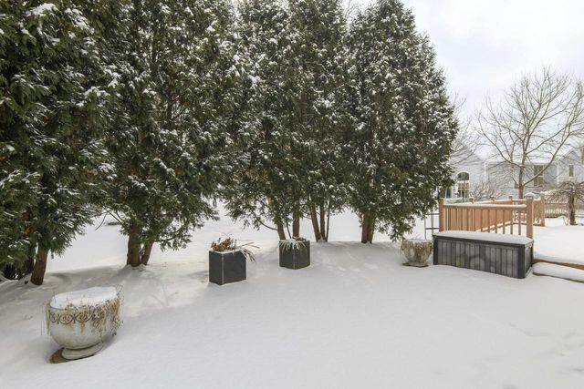 2217 Deer PATH, Waukesha, WI 53189