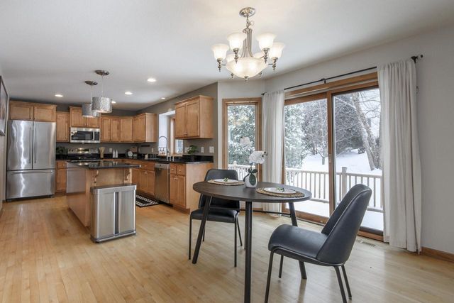 2217 Deer PATH, Waukesha, WI 53189