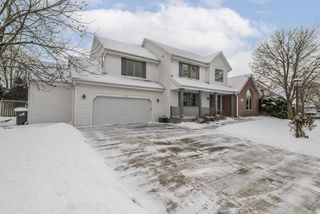 2217 Deer PATH, Waukesha, WI 53189