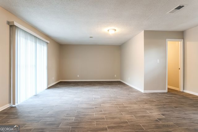 8621 Chestnut Lane, Lithia Springs, GA 30122