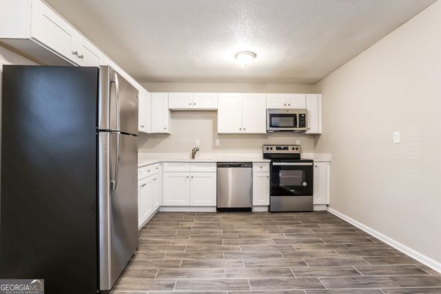 8621 Chestnut Lane, Lithia Springs, GA 30122