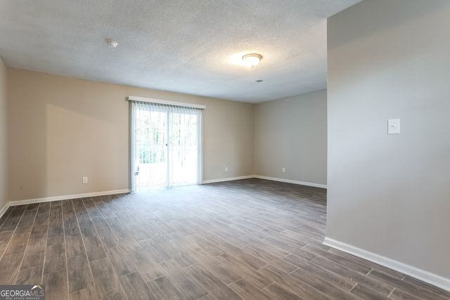 8621 Chestnut Lane, Lithia Springs, GA 30122