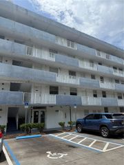 1801 S Treasure Dr 115, North Bay Village, FL 33141