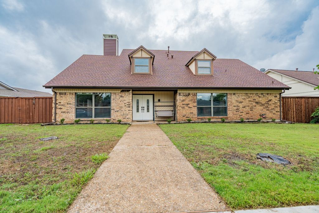 1802 Kensington Drive, Carrollton, TX 75007