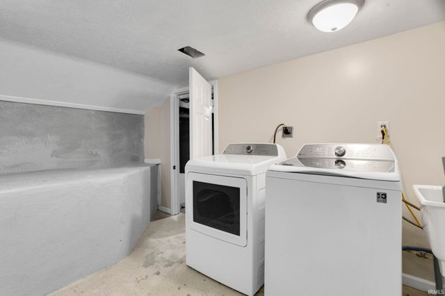 916 S 35th Street, South Bend, IN 46615