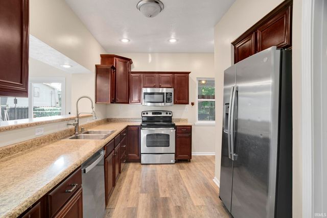 916 S 35th Street, South Bend, IN 46615