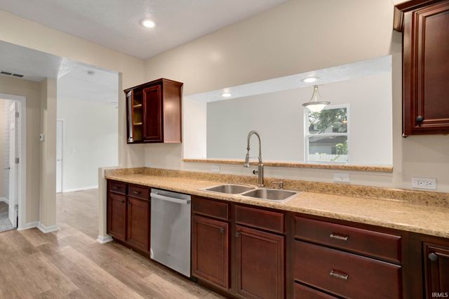 916 S 35th Street, South Bend, IN 46615