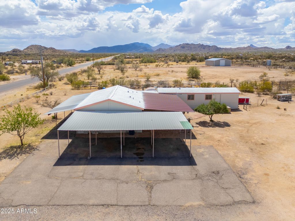 Image 12 of property listing at 270 N Ralston Road, Maricopa, AZ 85139