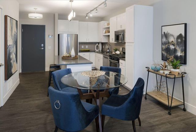 212 10th Avenue S 510, Minneapolis, MN 55415