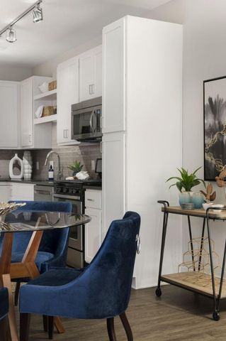 212 10th Avenue S 510, Minneapolis, MN 55415