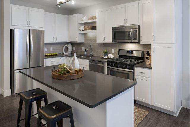 212 10th Avenue S 510, Minneapolis, MN 55415