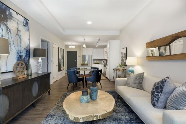 212 10th Avenue S 510, Minneapolis, MN 55415