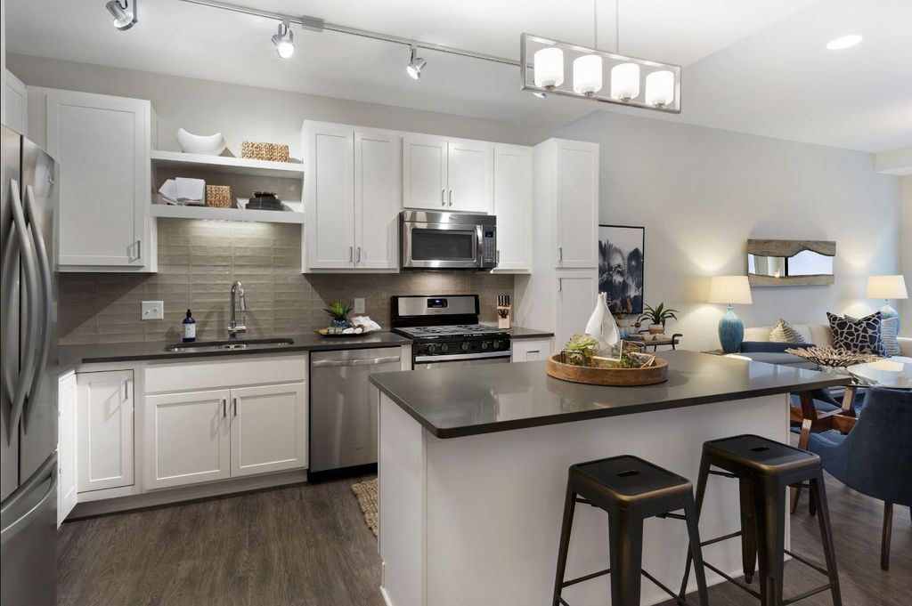 212 10th Avenue S 510, Minneapolis, MN 55415