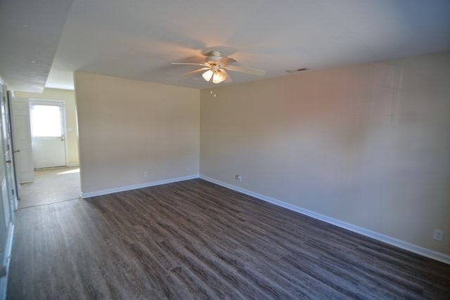 248 Executive Ave Apt 1B, Clarksville, TN 37042