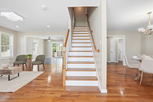 37 Wells St, Springfield, MA 01104