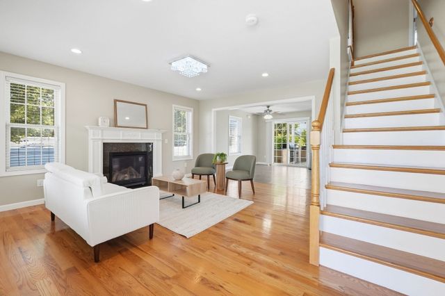 37 Wells St, Springfield, MA 01104