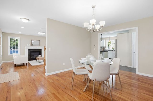 37 Wells St, Springfield, MA 01104