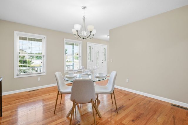 37 Wells St, Springfield, MA 01104