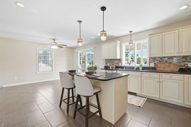 37 Wells St, Springfield, MA 01104