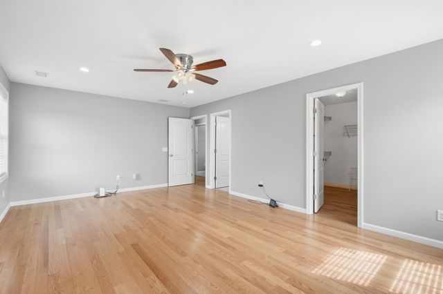 37 Wells St, Springfield, MA 01104